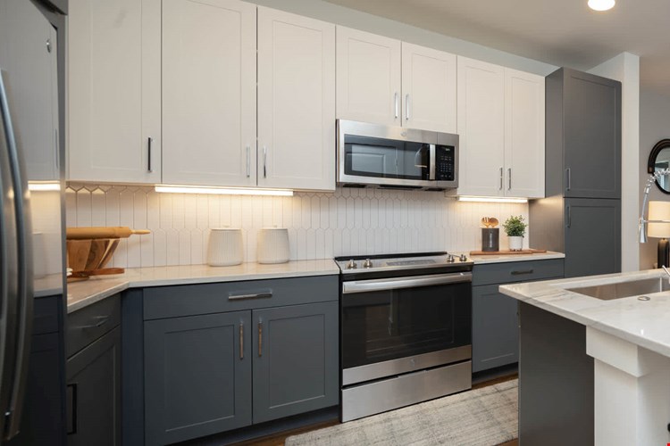 Olivian at the Realm Image 30