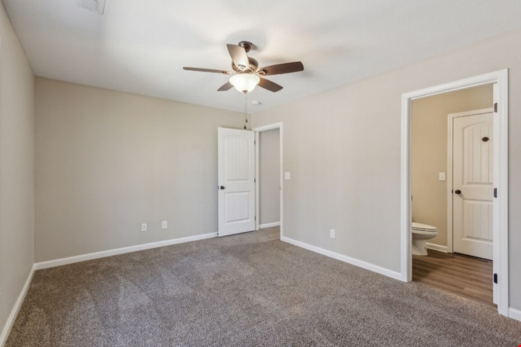 Center Pointe Townhomes Image 28