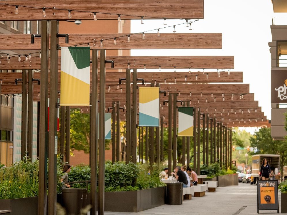 On-site retail and dining options