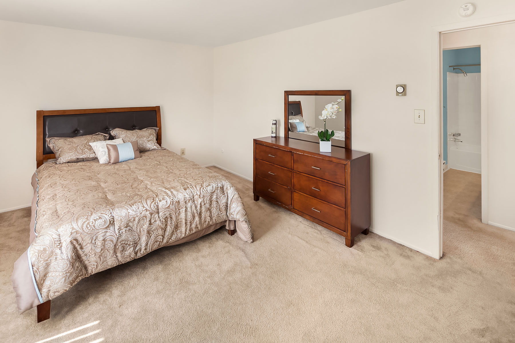 San Remo Villa Apartments Image 6