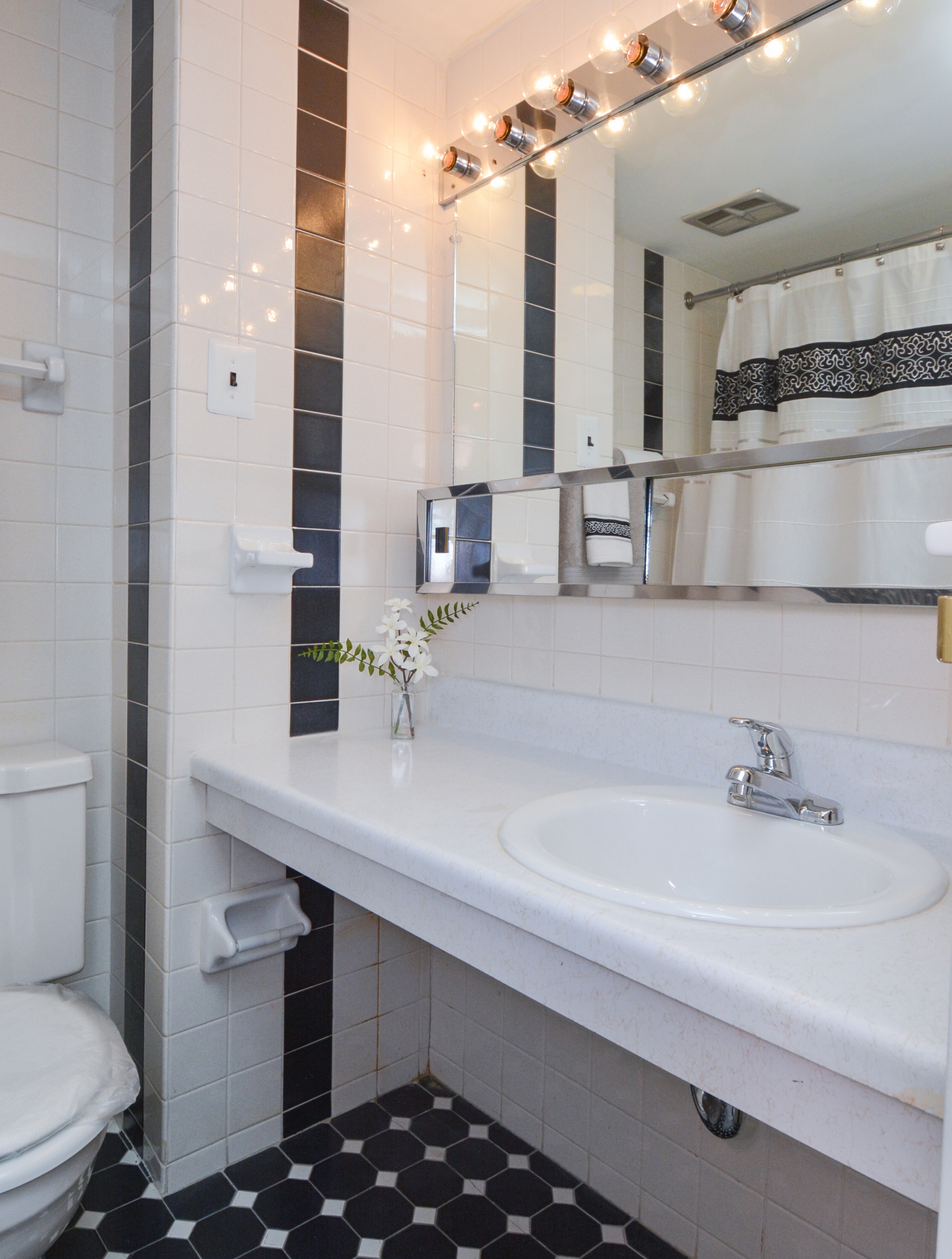 Lansdowne Towers Sample Bathroom