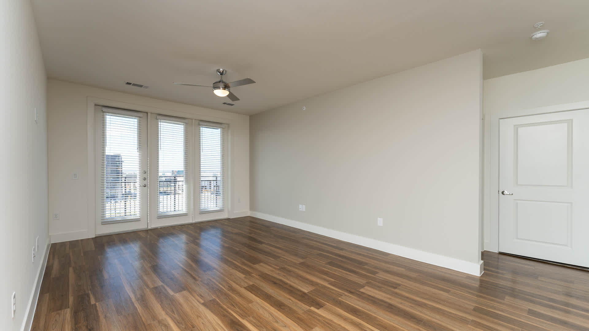 Olivian at the Realm Image 39