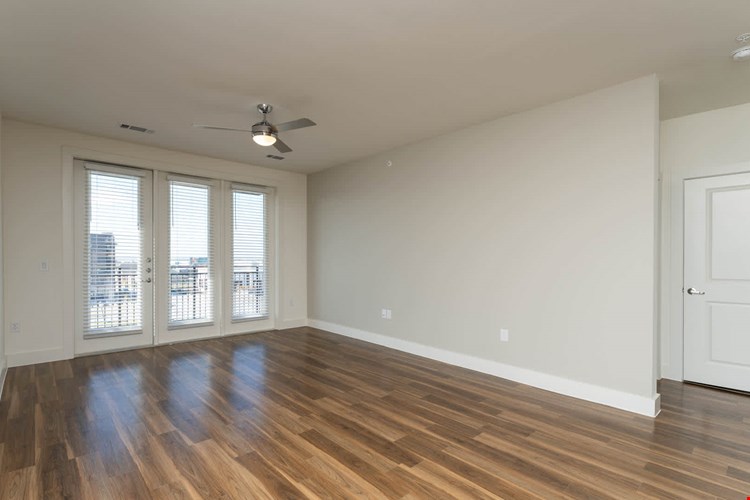 Olivian at the Realm Image 39