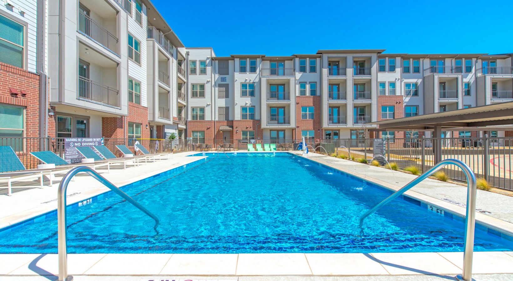 Luxe at Las Colinas Image 1