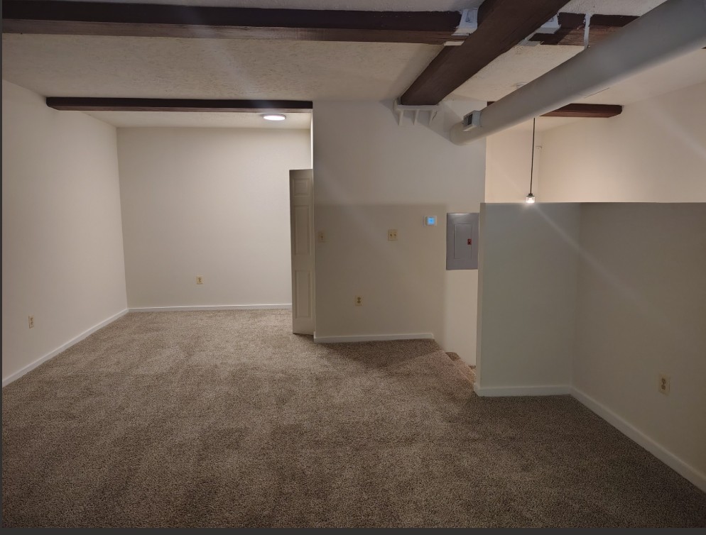 Marlboro Classic Apt & Redwood Square Image 136