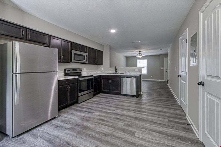 Center Pointe Townhomes Image 6