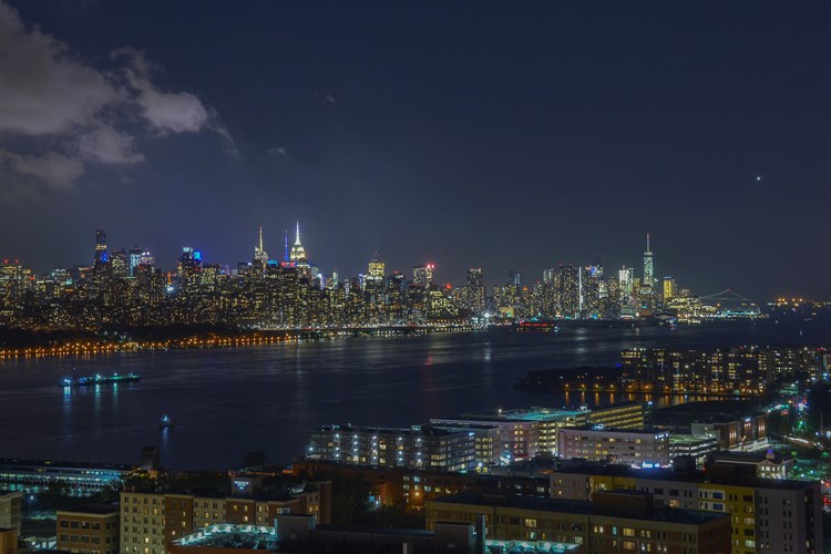 Panoramic Manhattan Skyline Views