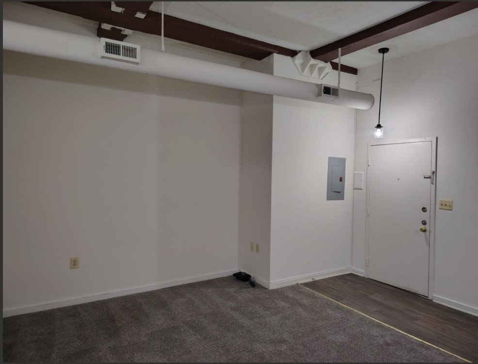 Marlboro Classic Apt & Redwood Square Image 46