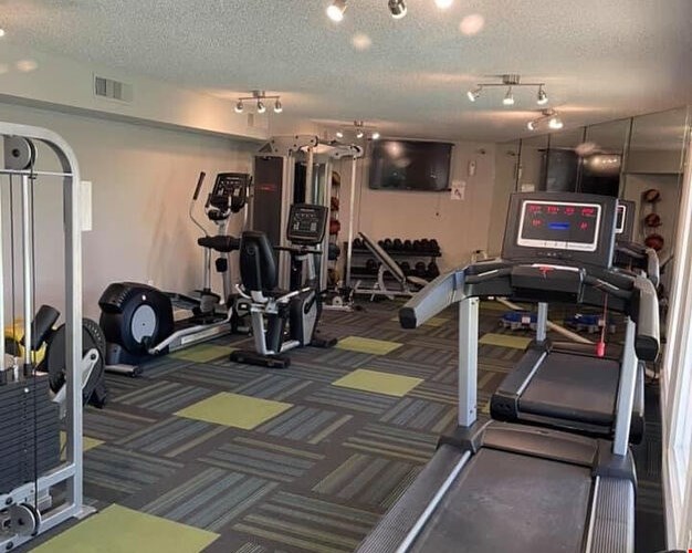 Breakers on the Lake Image 8