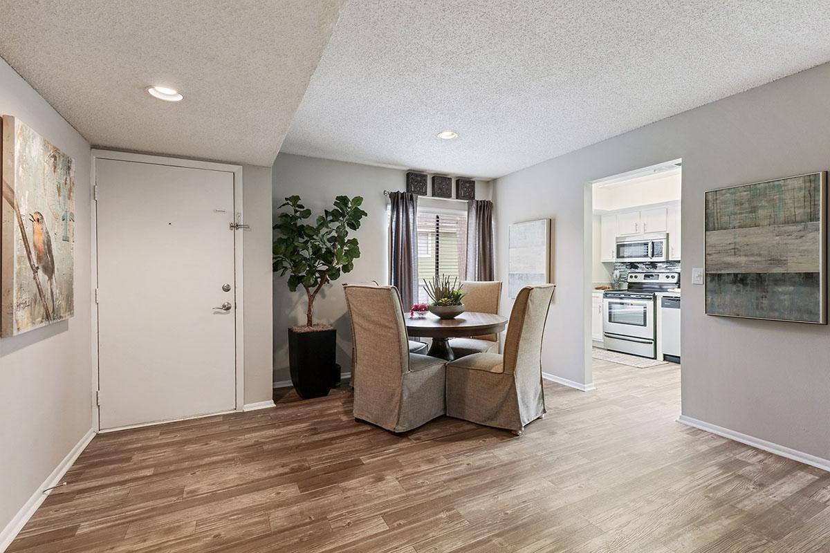 The Verandahs at Hunt Club Apartments Image 11