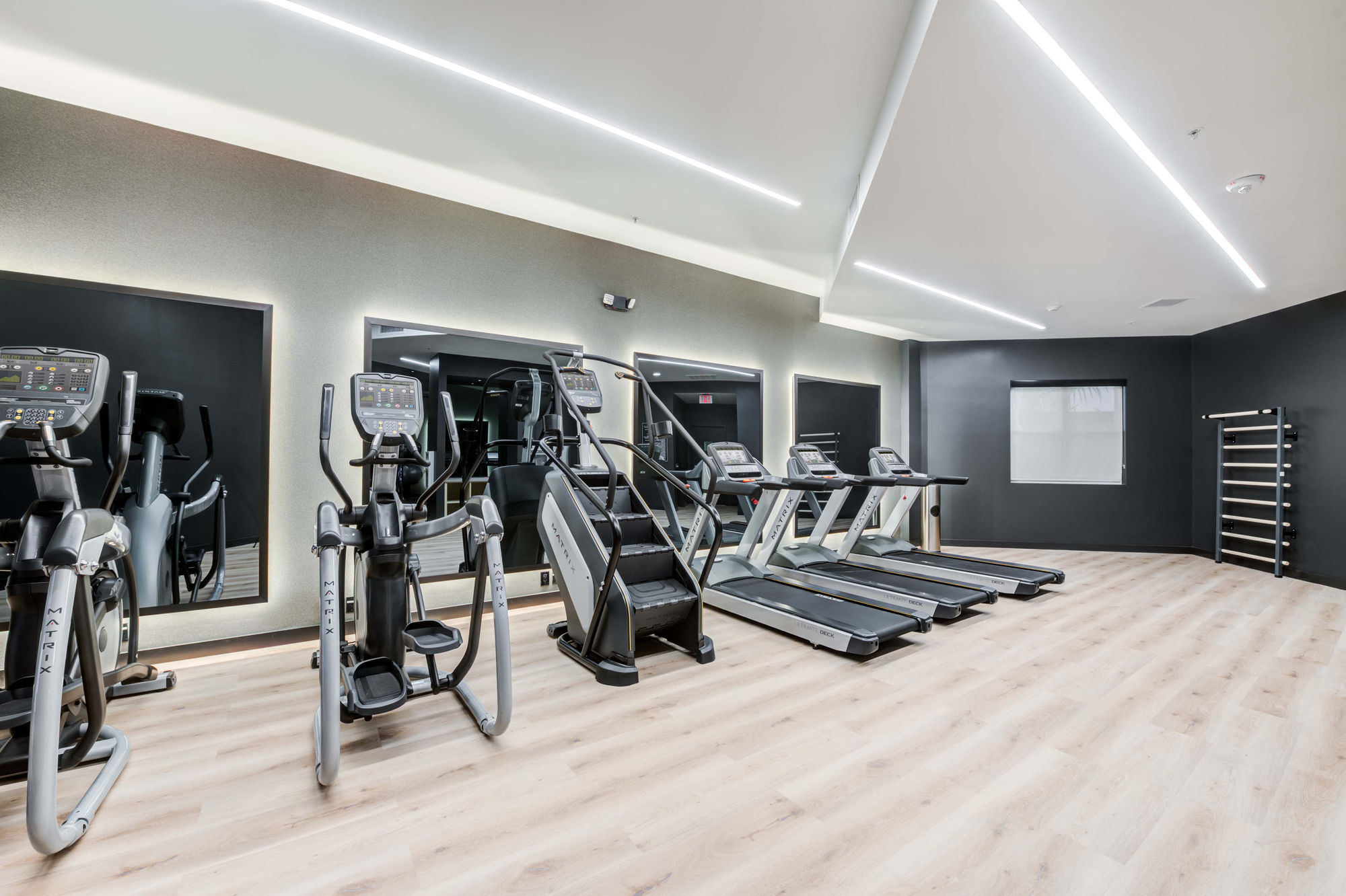 IMT Gallery 421 Image 14