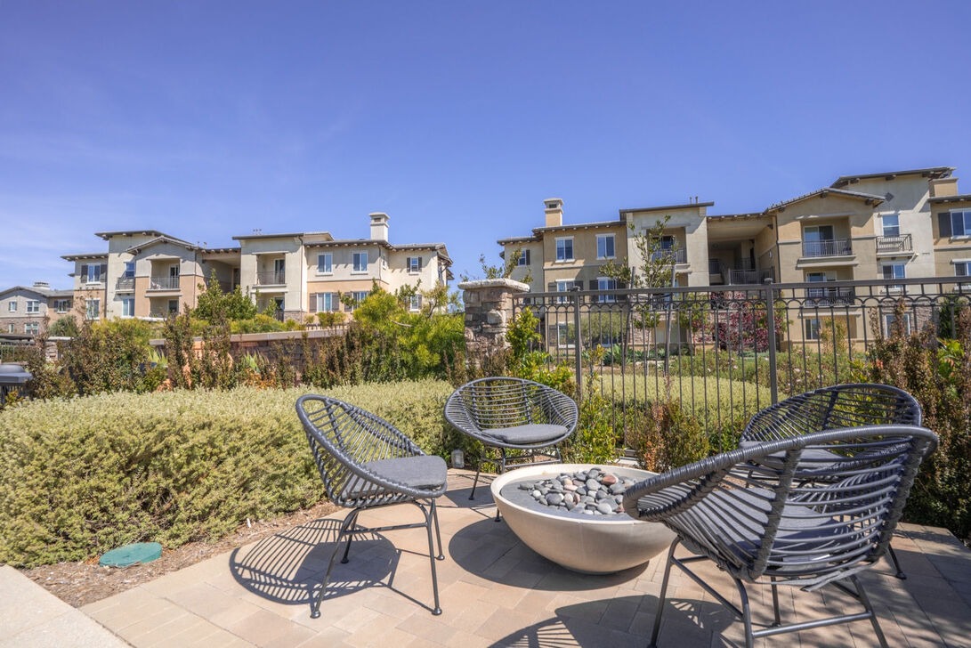 Hollister Village Image 3