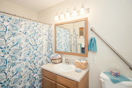 Clinton Manor Image 15