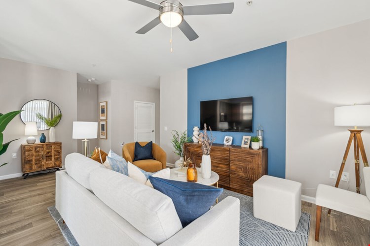 Riverside Station Image 4