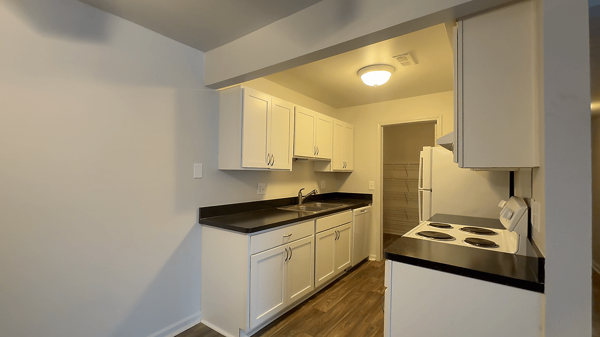 Three Oaks Apartments Image 30