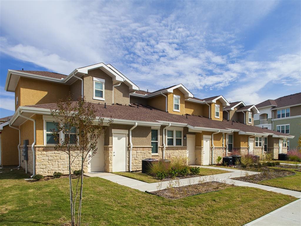 Azure Pointe Image 1