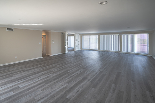 2B2B Penthouse #612 - Living Area