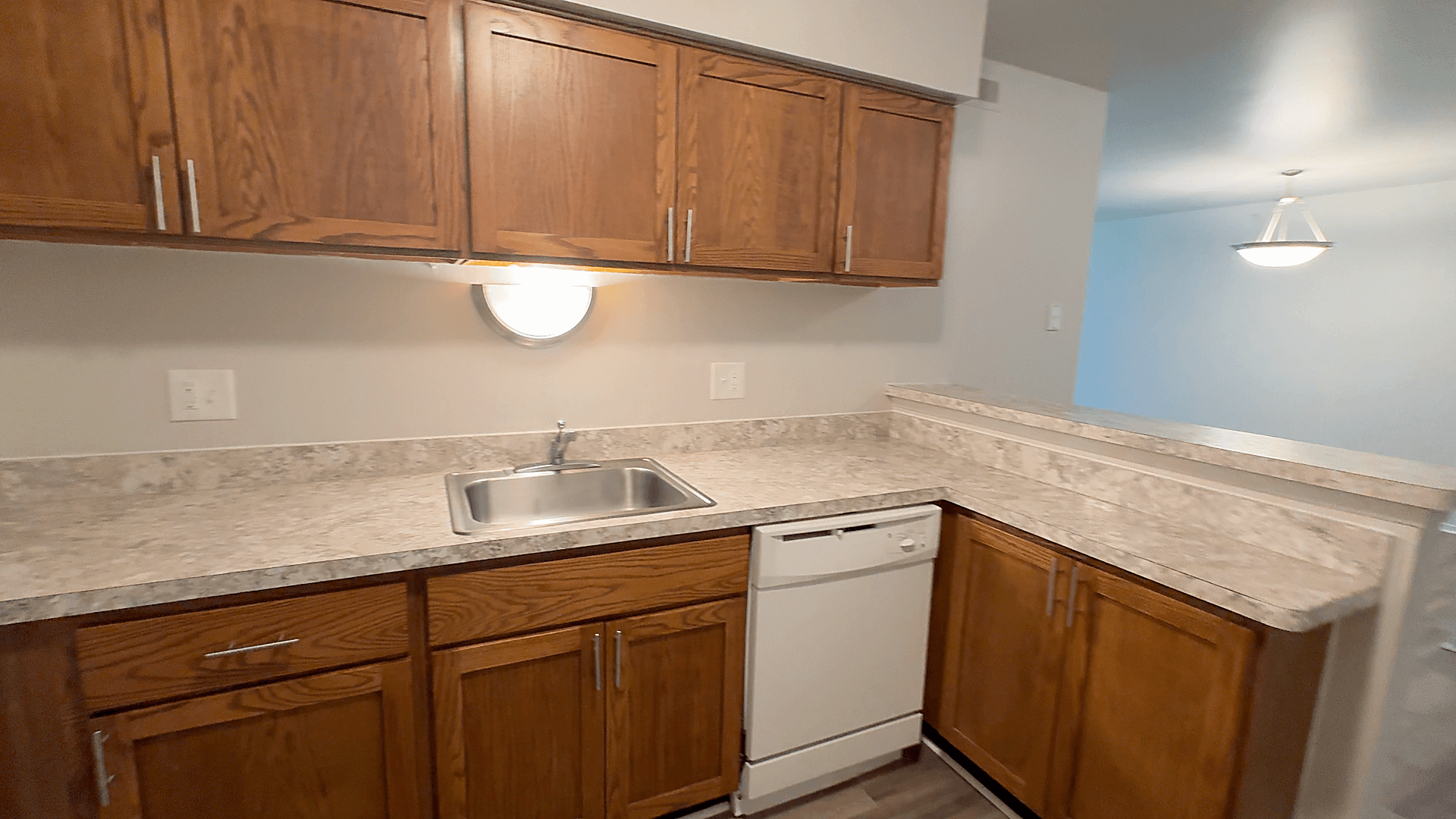 Lakeside Village Apartments Image 179