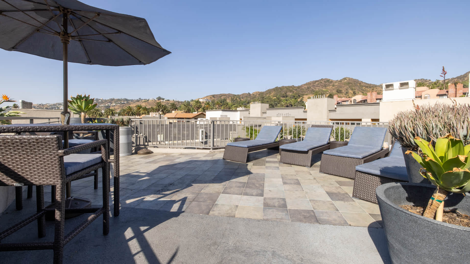 Vantage Hollywood Image 35