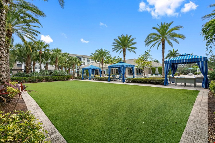 Axis Wellington Green Image 24