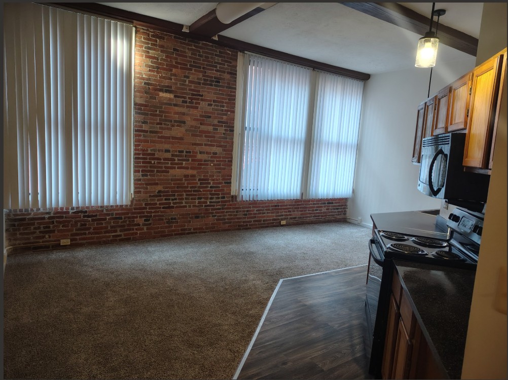 Marlboro Classic Apt & Redwood Square Image 154