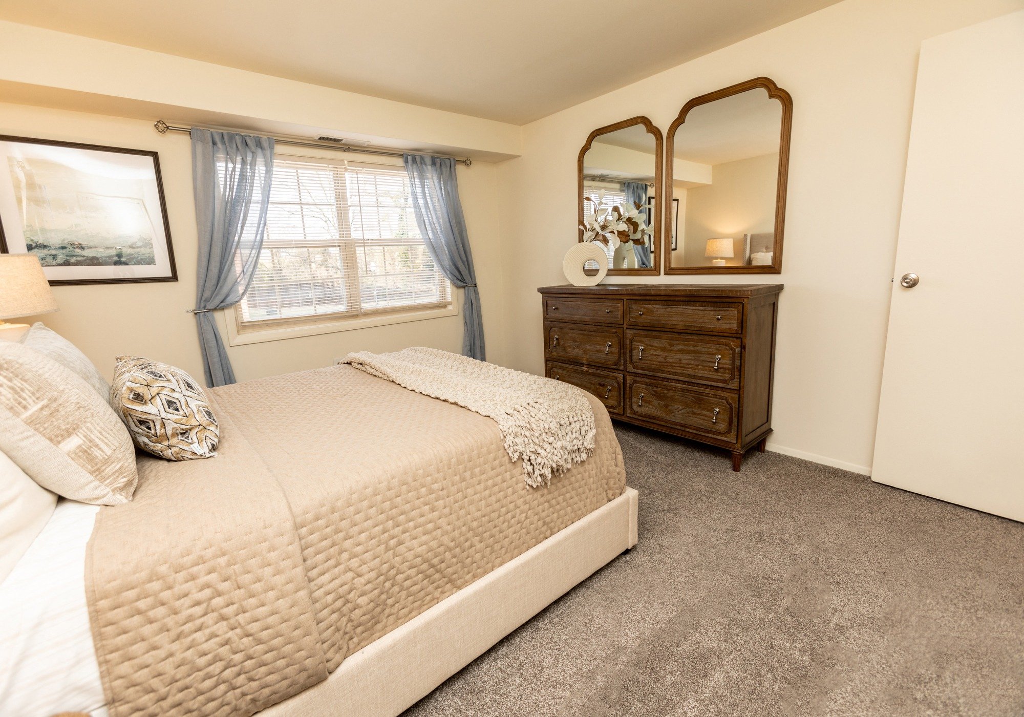 Traditional bedroom at Seminary Roundtop Apartments in Lutherville-Timonium