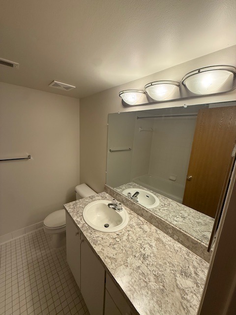 Lakeside Village Apartments Image 20