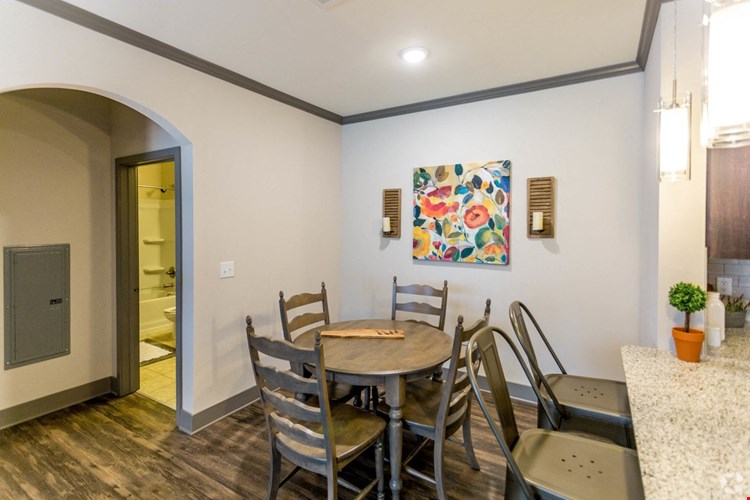 Vintage at Emory Road Apartments Image 4