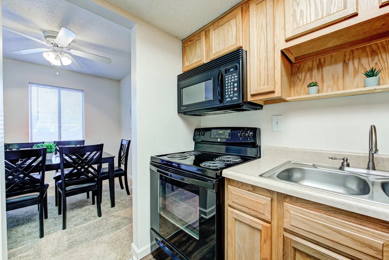 Chateau in the Woods Image 5