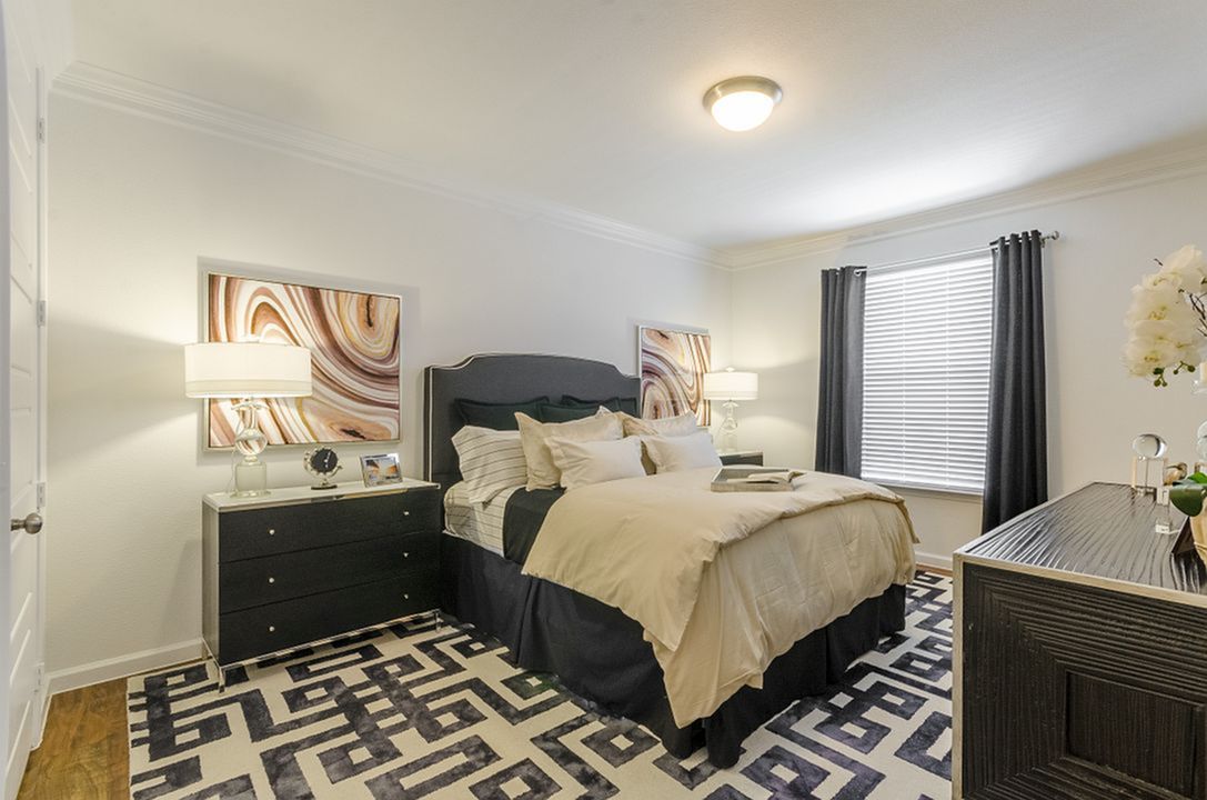 Berkshire Lakeway  Image 8