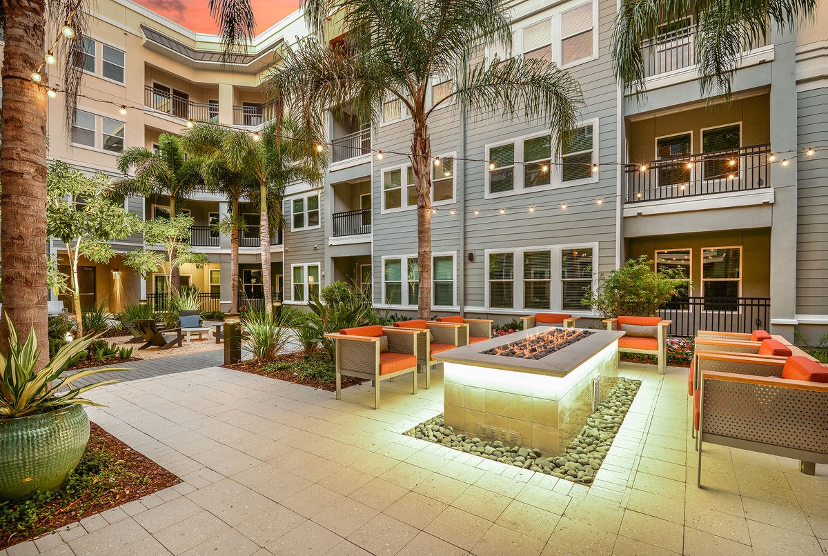 Grady Square Image 20