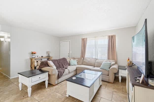 Woodridge Manor Image 11