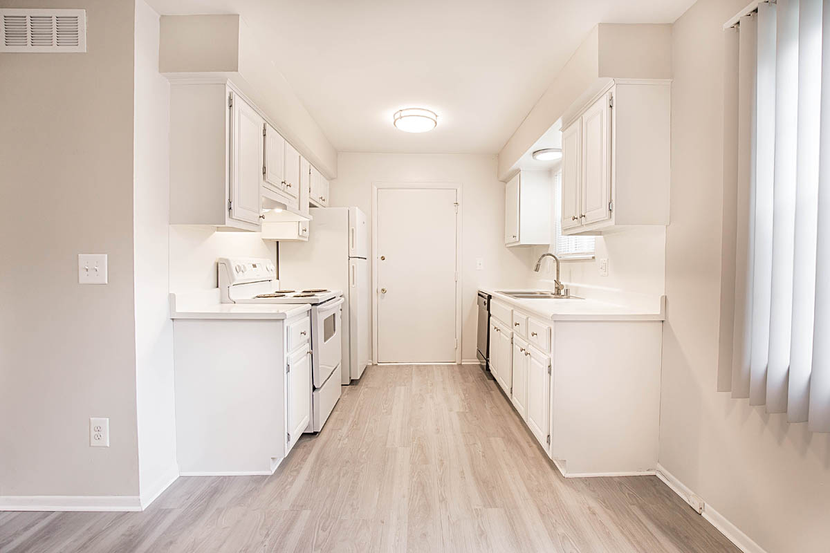 Buckingham Square   Image 20