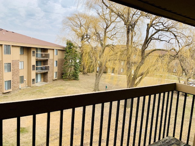 Lakeside Village Apartments Image 12