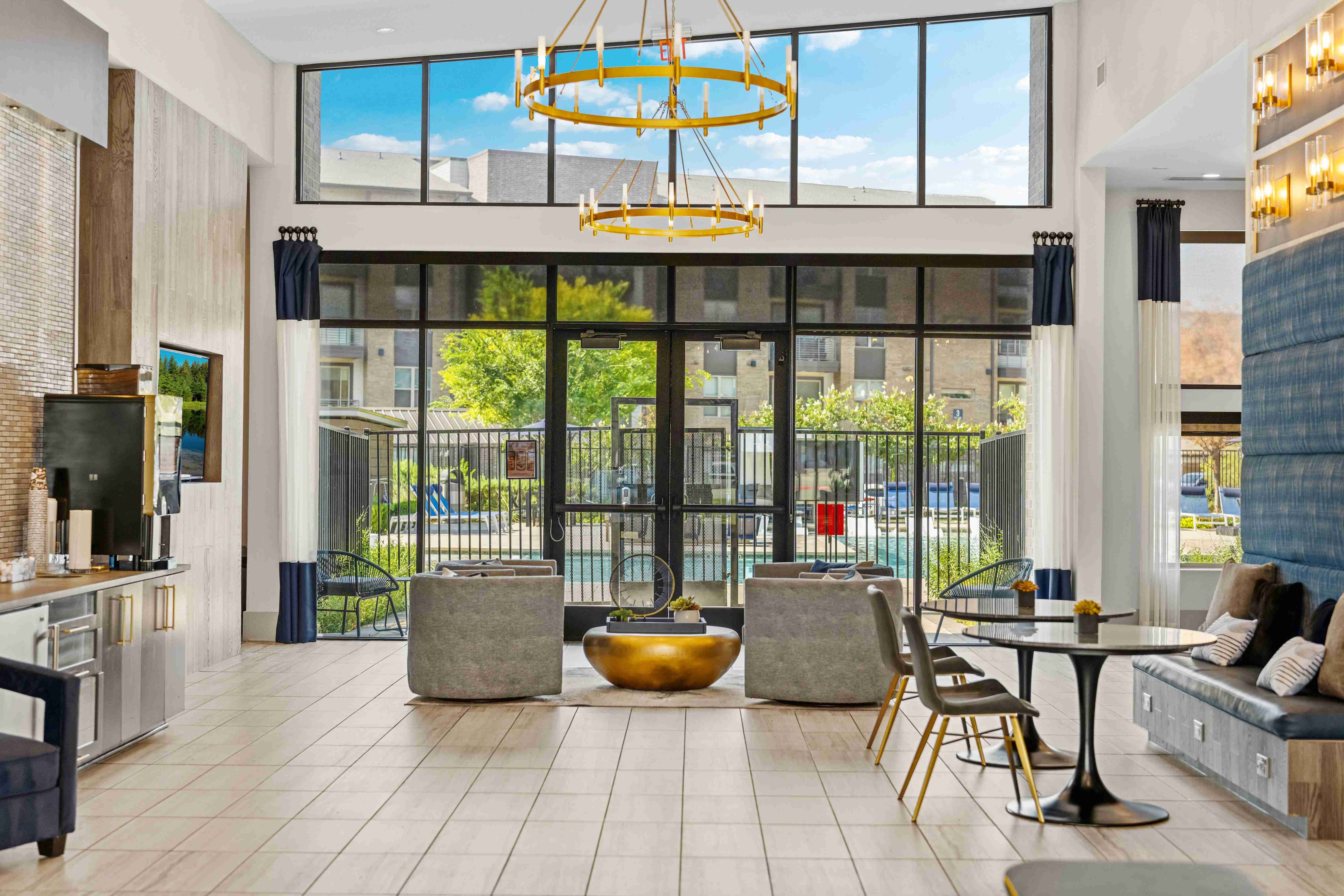 Axis Grand Crossing Image 65