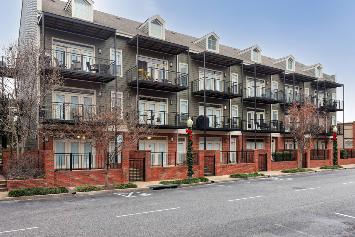 Island Park and Harbor Town Square Image 11