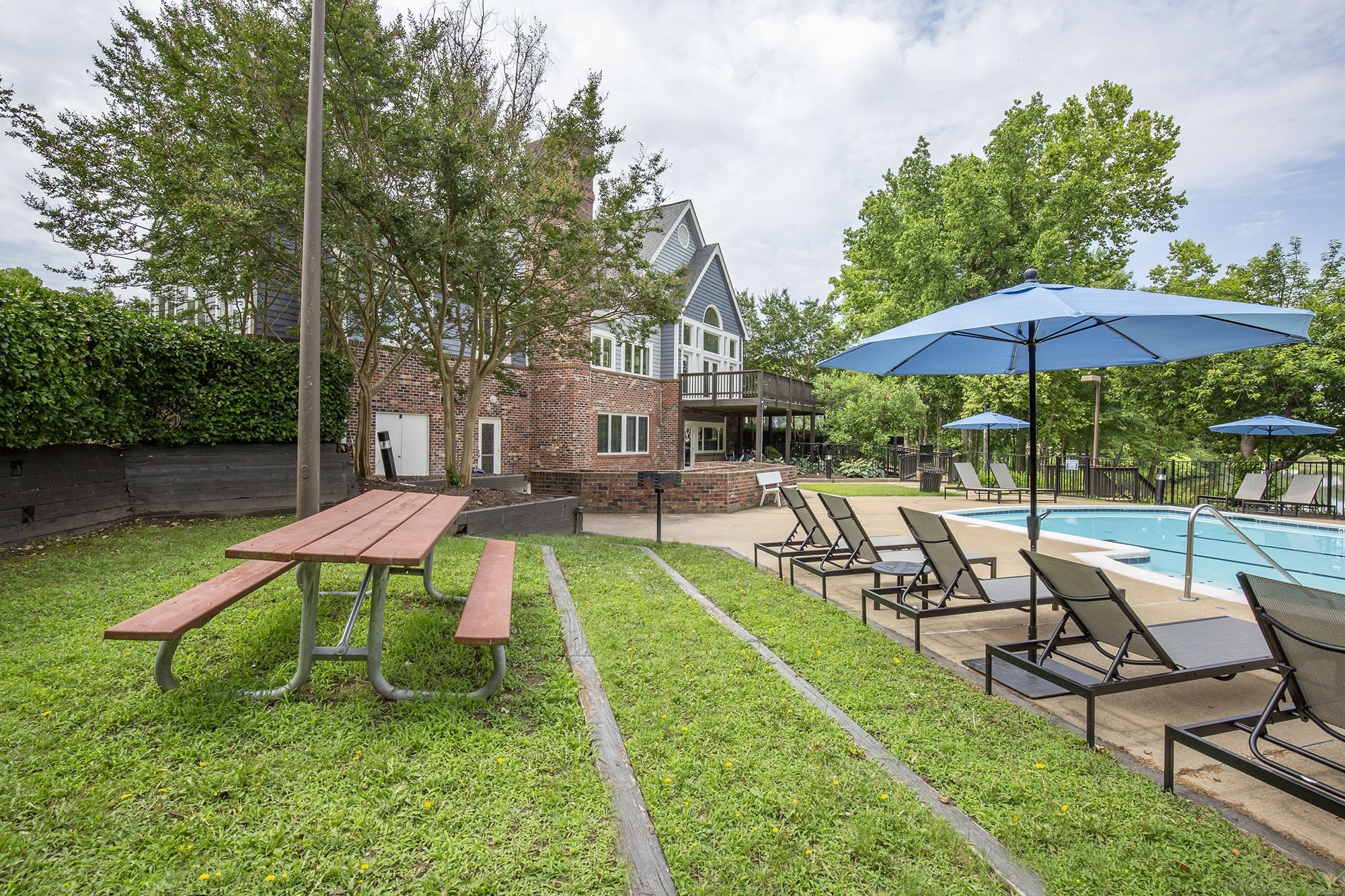 Wilde Lake Apartments Image 16