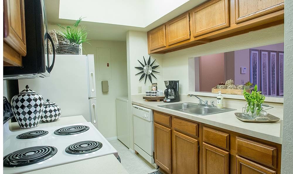 The Courtyards of Tulsa Image 10