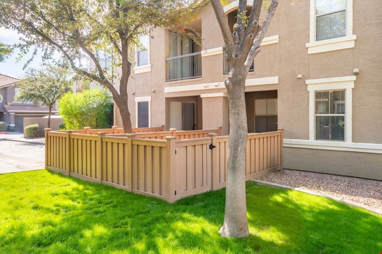 Villas On Hampton Avenue Image 14