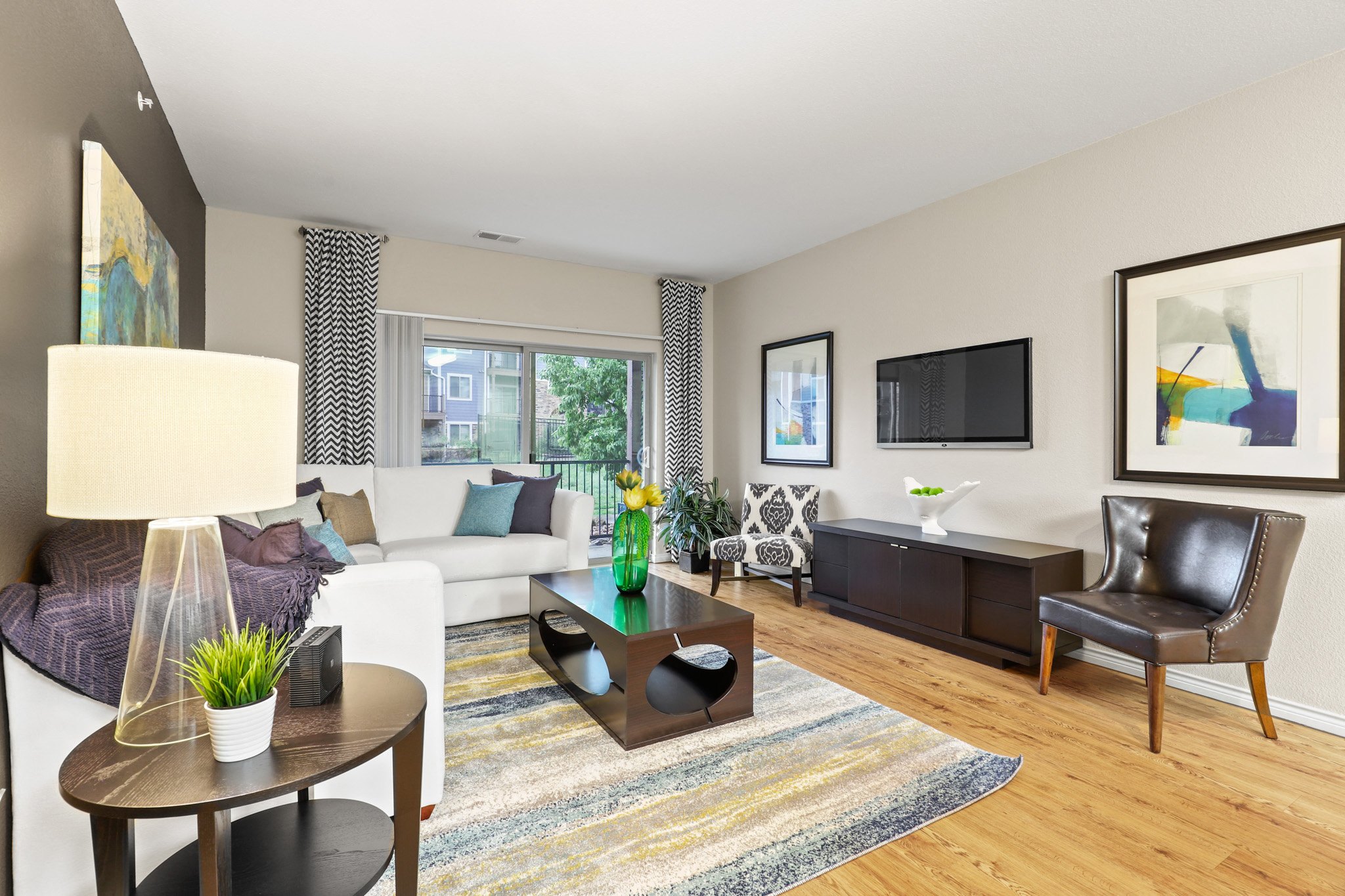 Solaire Apartment Homes Image 8