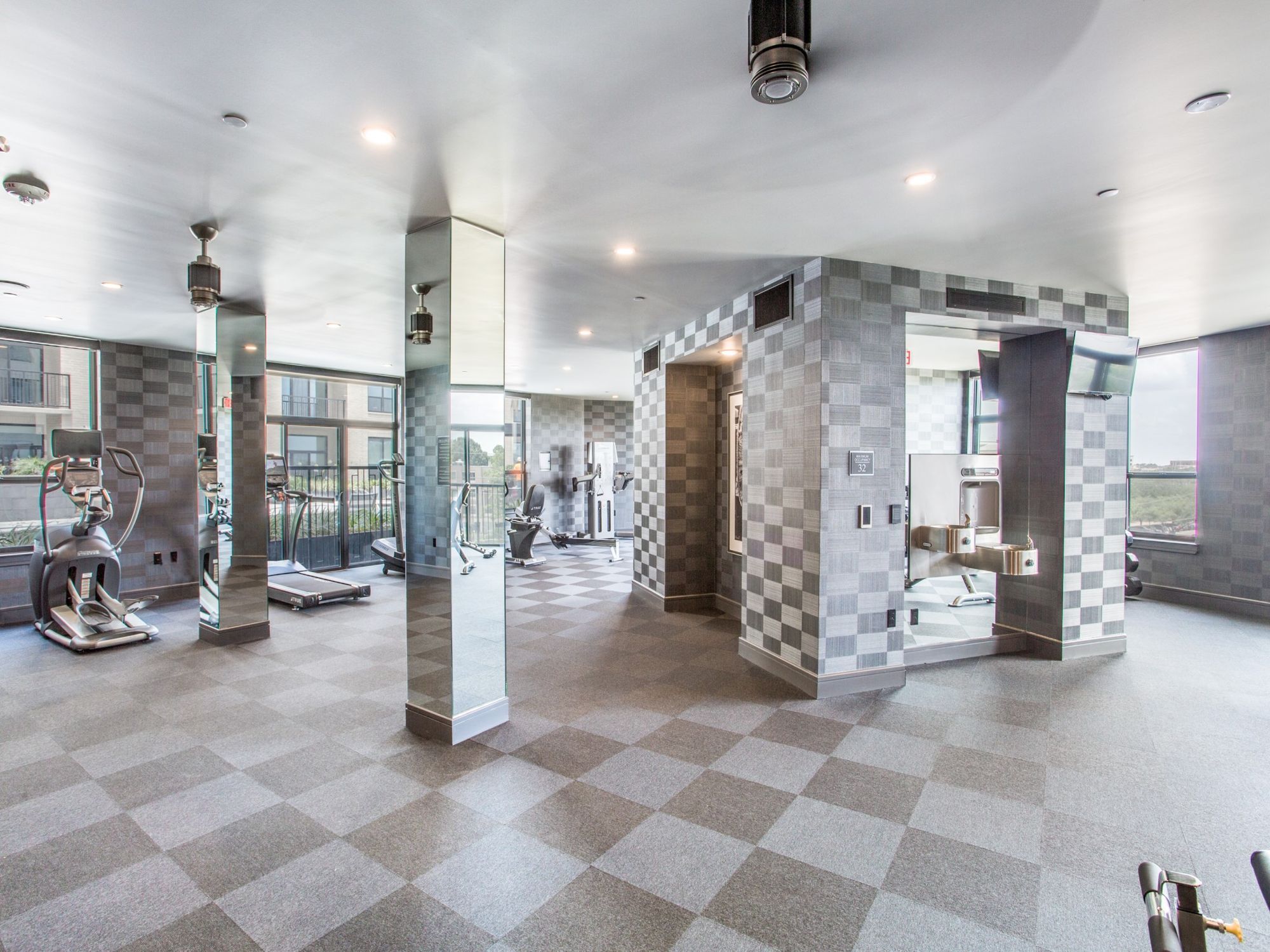 South Main Building Image 10