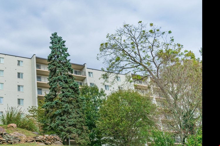 Gladstone Towers Apartments Image 2