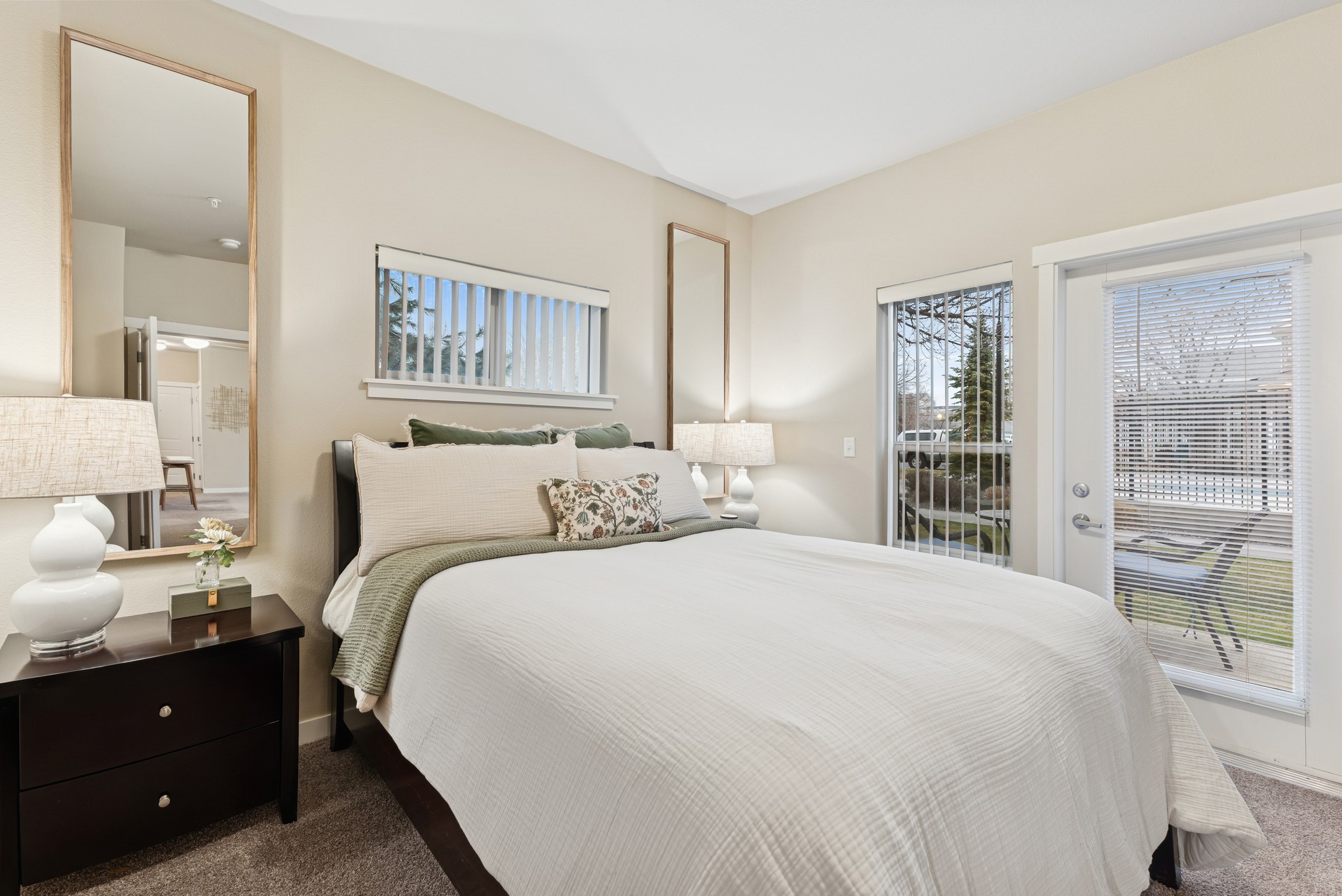 Island View Apartments Image 25