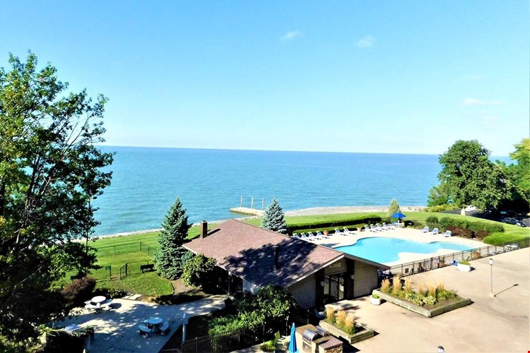 The Perch on Lake Image 31