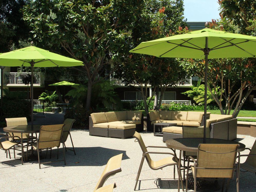 Courtyard with lounge seating
