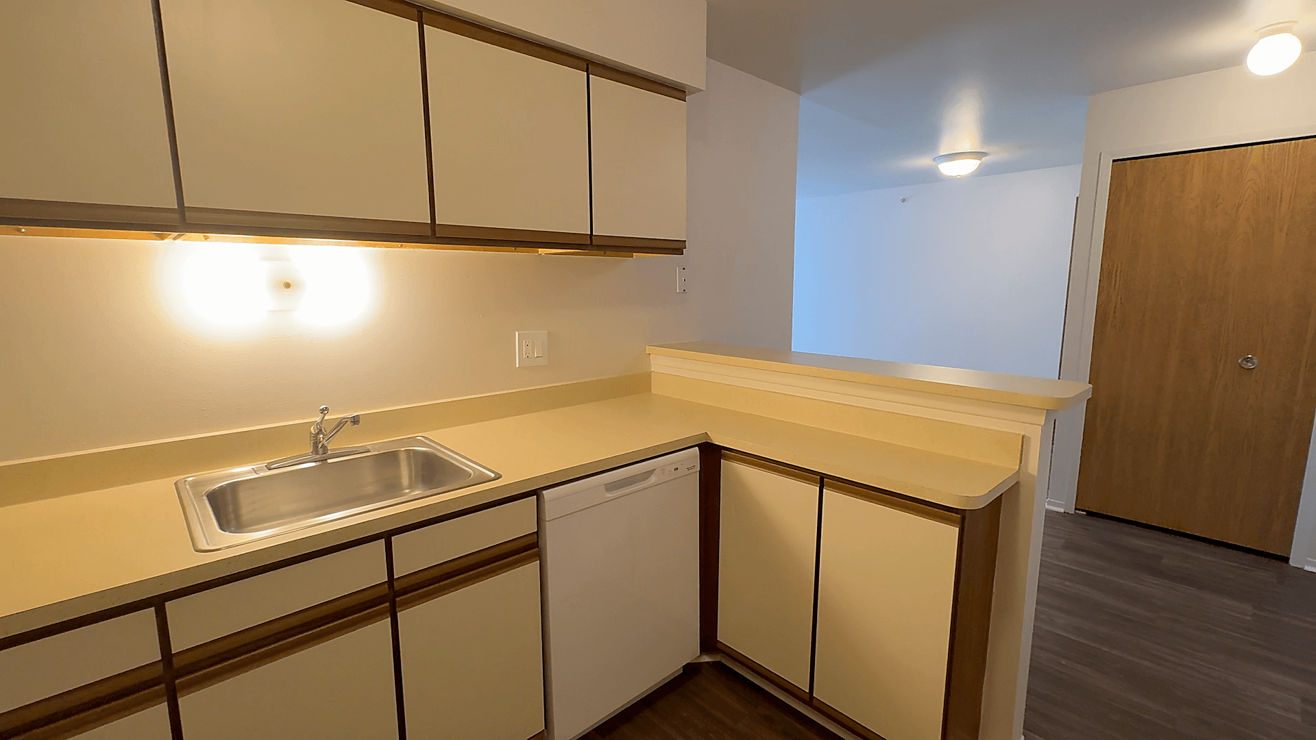 Lakeside Village Apartments Image 162