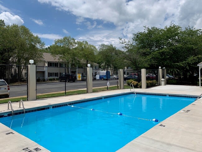 Crescent Oaks Apartments Image 1