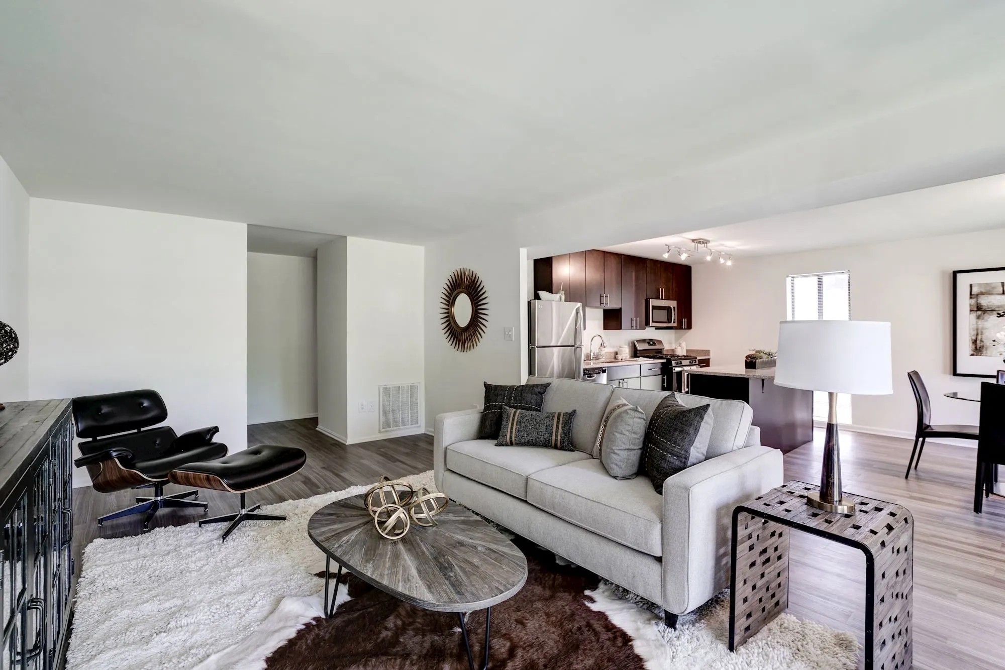 Charter Oak Apartments Image 7