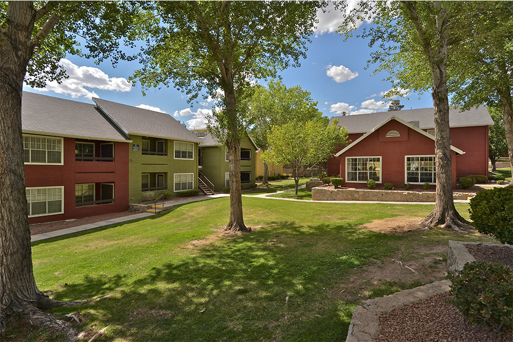 Ryan's Crossing, El Paso - (see pics & AVAIL)