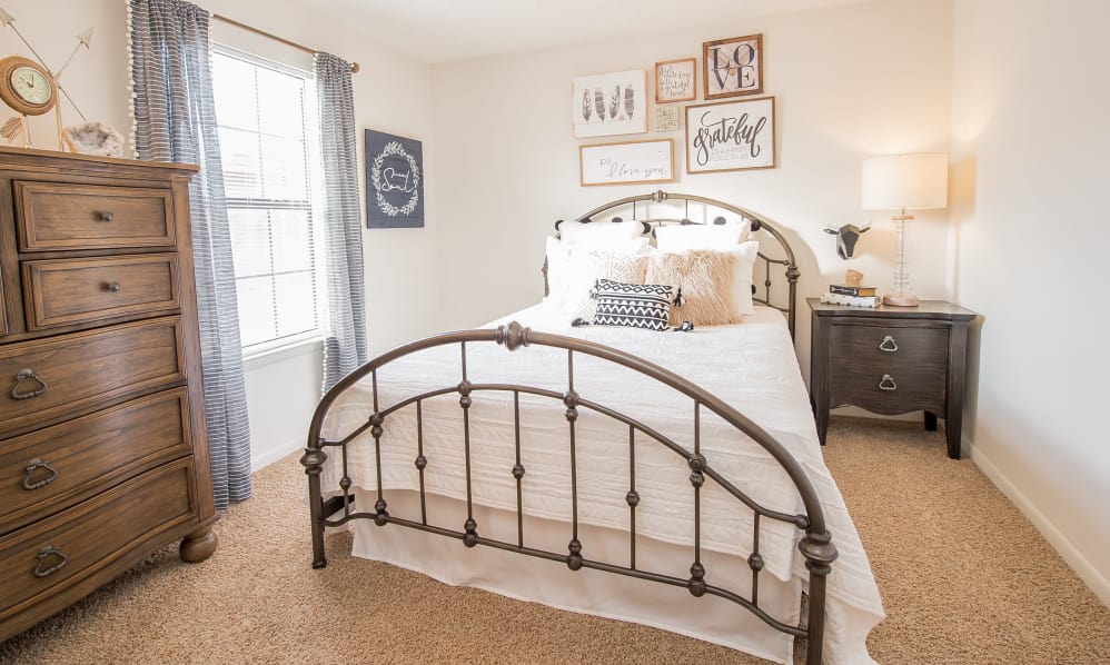 Waters Edge Apartments Image 12